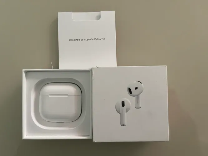AirPods 4 Com Cancelamento de Ruído