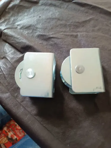 Vendo todos os tipos de roldanas para portão