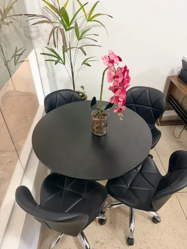 Mesa c/ 4 cadeiras para escritório