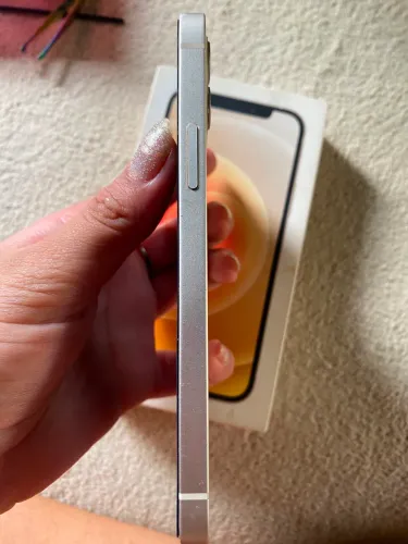 Celular iPhone 12