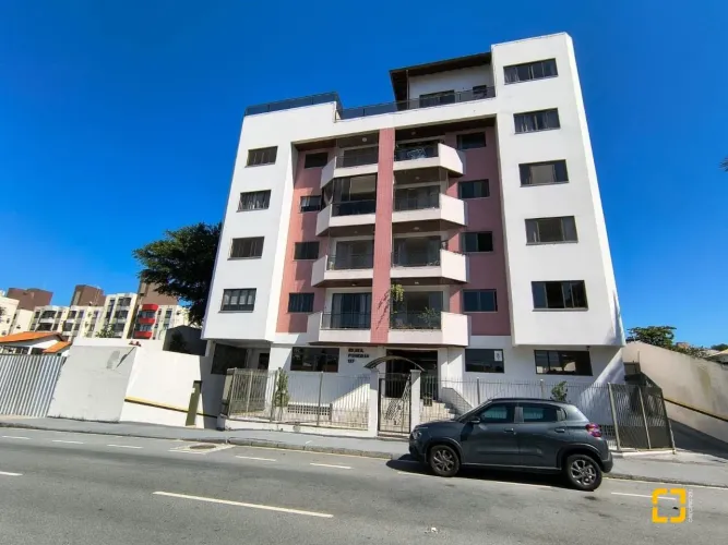 Excelente Apartamento 3 dorm, suíte, dependência com wc, 1 vaga em Capoeiras, Florianópoli