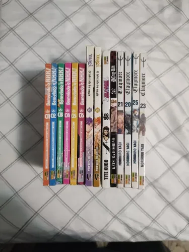 Lote mangá - Bleach, Claymore, Magi, d gray man 