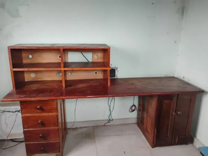 Mesa para escritório em angelim