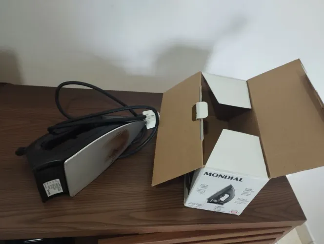 Vendo 2 ferros de passar roupa - Em ótimo estado!