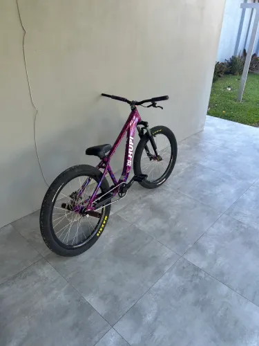 Bicicleta hupi naja 2025 roxa