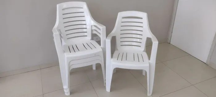 CADEIRAS PLÁSTICAS 