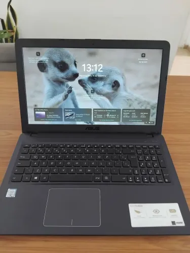 Notebook ASUS Vivobook Intel Core i3 7 geração | SSD 256Gb | RAM 4Gb | Tela 15,6''