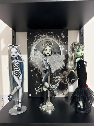 Monster High Pack 3 Frankie ( Skullector Barbie / Reel Drama / Voultageous ) 