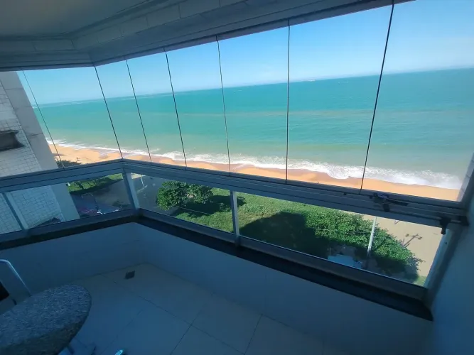 Lindo apto de frente pro mar
