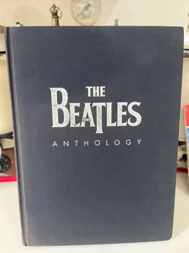 Livro Capa dura Forrada The Beatles Anthology
