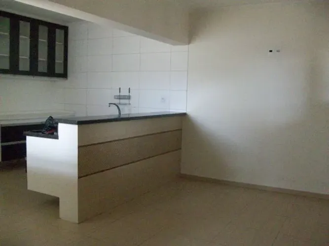 Centro - Sobrado Novo com 3 dormitórios