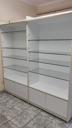 4 estantantes,Material MDF, 1,90 x 1,0 mts,Cor branca, 4 prateleiras com vidros temp 10mm