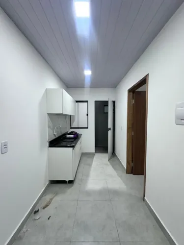 Kitnet 18m² no Setor Alice Barbosa com armarios e fogão, ja incluso agua e energia.