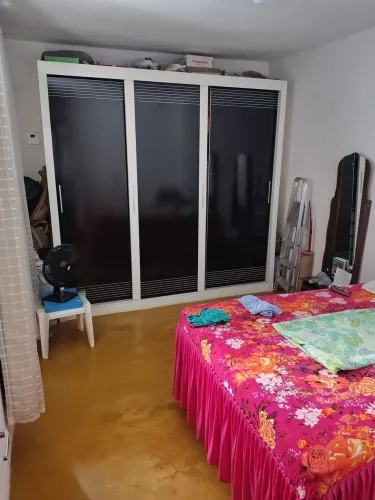 Vende se uma casa bem localizada