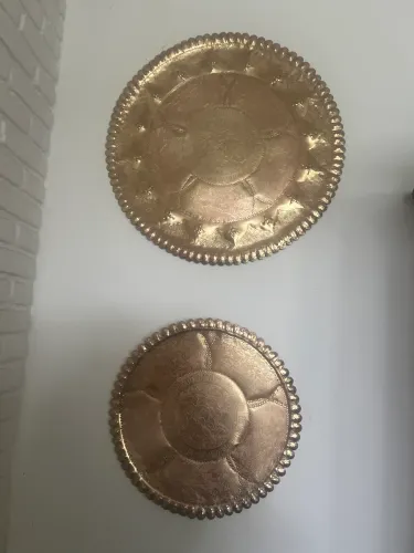 Pratos em latão vintage trazidos de Marrocos