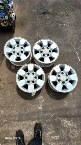 Jogo de Rodas Toyota hilux aro 15