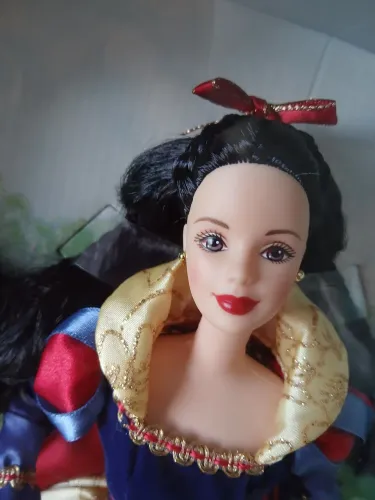 Boneca Barbie Branca de Neve Lacrada