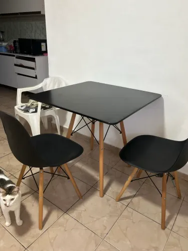 Mesa com 2 cadeiras