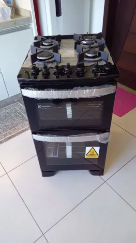 Fogão 4 bocas Electrolux Preto Experience Mesa de Vidro, 2 Fornos e Grade de Ferro Fundido