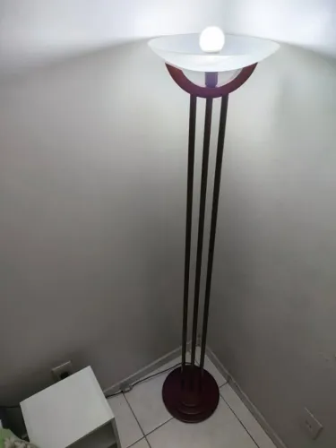 Luminária de Chão Vintage Estilo Torchiere - Madeira/Metal e Vidro Fosco