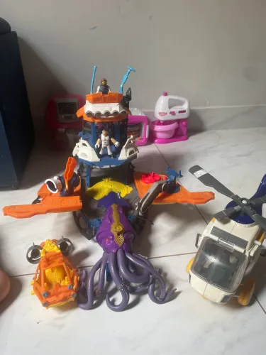 Imaginext Coleção Navio, Polvo, submarino, Helicóptero, acompanha 2 personagens