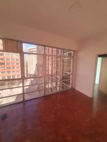Sala grande para locação centro de Niterói 40m² sol da manhã