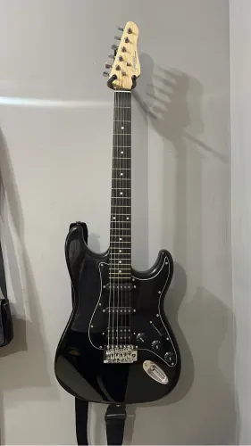 Guitarra Stratocaster Giannini Preta COM ACESSÓRIOS