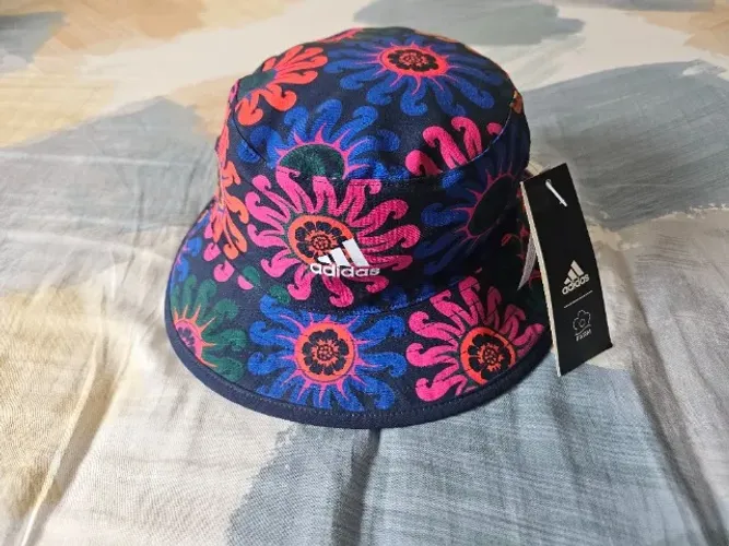 chapéu bucket Farm x Adidas dupla face