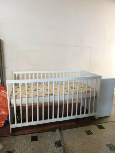 Berço e cercado semi novo