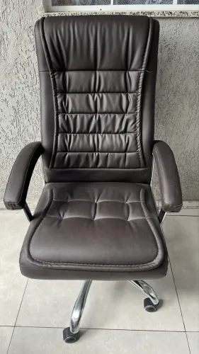 Cadeira Presidente Marrom 150kg - Nova