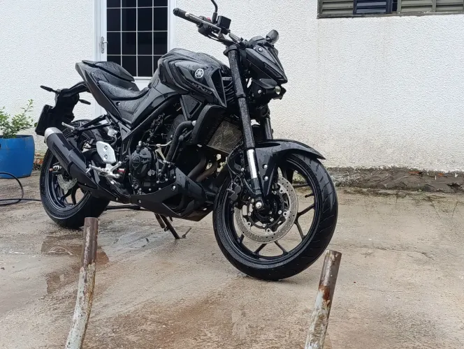 moto zera quase não rodou, tô vendendo pois não tenho tempo de andar nela 