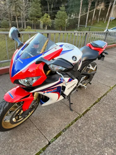 Espetacular CBR 1000 RR FireBlade