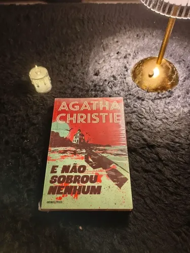 Livro - E não sobrou nenhum de Agatha Christie