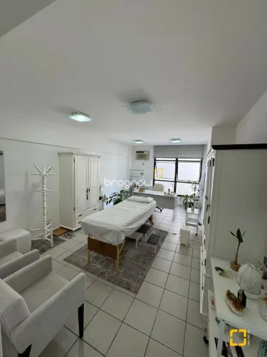 Sala Comercial a venda com 31m2 privativos, com lavabo - Centro - Fpolis SC