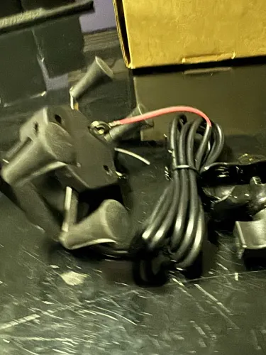 Suporte universal para moto ou bike com usb para carregar aparelho na oferta só 50,00