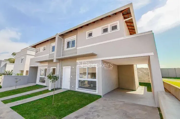 CASA AMPLA E ILUMINADA COM 3 QUARTOS E SUPER JARDIM!