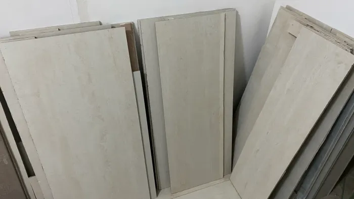 Retalhos de Porcelanato Travertino - doação