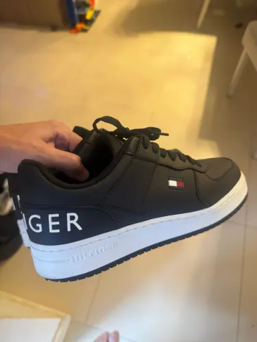 Tênis tommy hilfiger