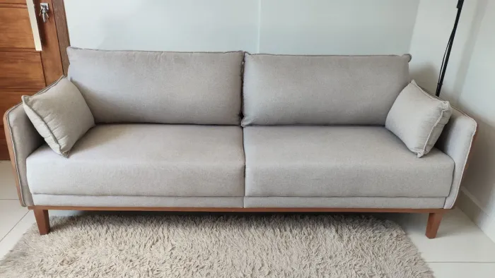 Sofá 3 lugares EXTREMAMENTE NOVO