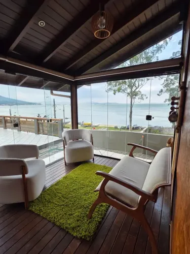 CASA À VENDA NA PRAIA DE FORA - PALHOÇA/SC | VISTA PERMANENTE PARA O MAR