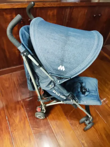 Carrinho MacLaren Guest guarda chuva