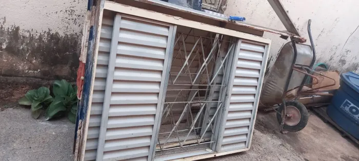 Janelas e porta usadas