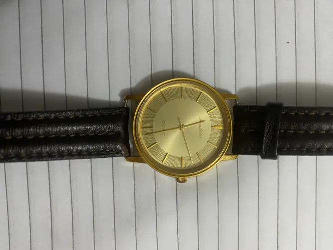 Relógio feminino Mondaine dourado! 