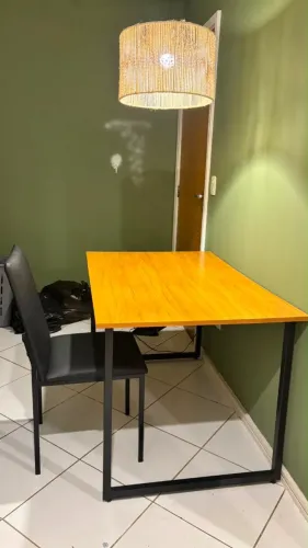 Mesa jantar com cadeira