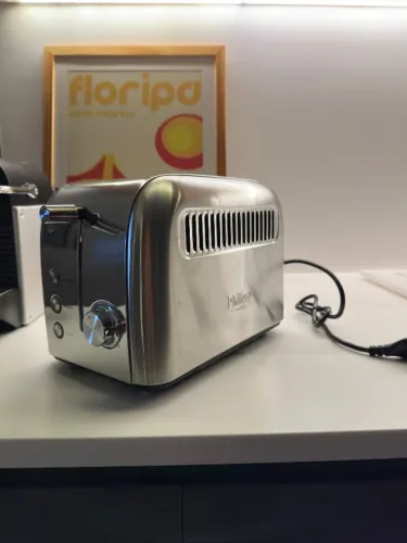 Torradeira Philco 6 níveis de tostagem 850W 220V