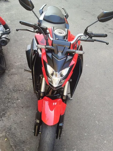 Vendo uma twister 300 ou troco moto menor com volta ou em carro com volta minha 