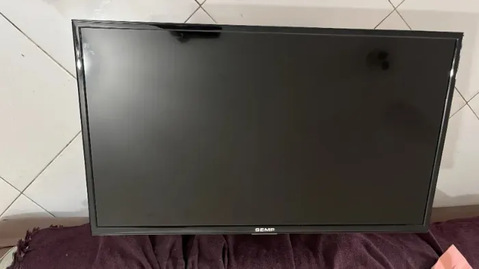 TV Semp 32" (L32D2900) - para conserto ou peças (LED Queimado | Som OK)