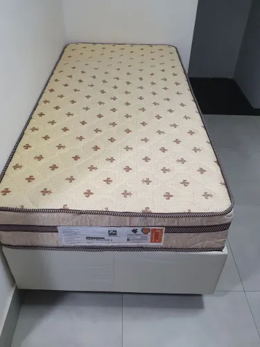 Cama solteiro Montreal, com pouquíssimo uso.