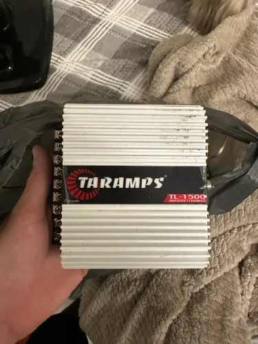 Taramps TL-1500 (3 canais, 390W RMS)