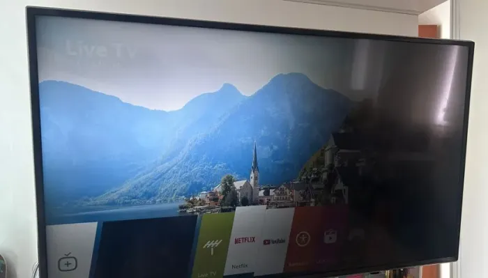 TV LG SMART 42 POLEGADAS COM SUPORTE - FUNCIONANDO PERFEITAMENTE 
